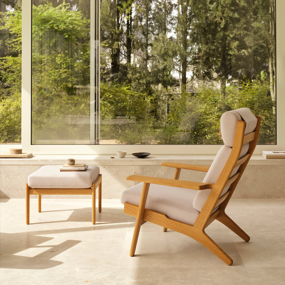 時を超えて愛される北欧デザインと安らぎの座り心地CH290Fスツール