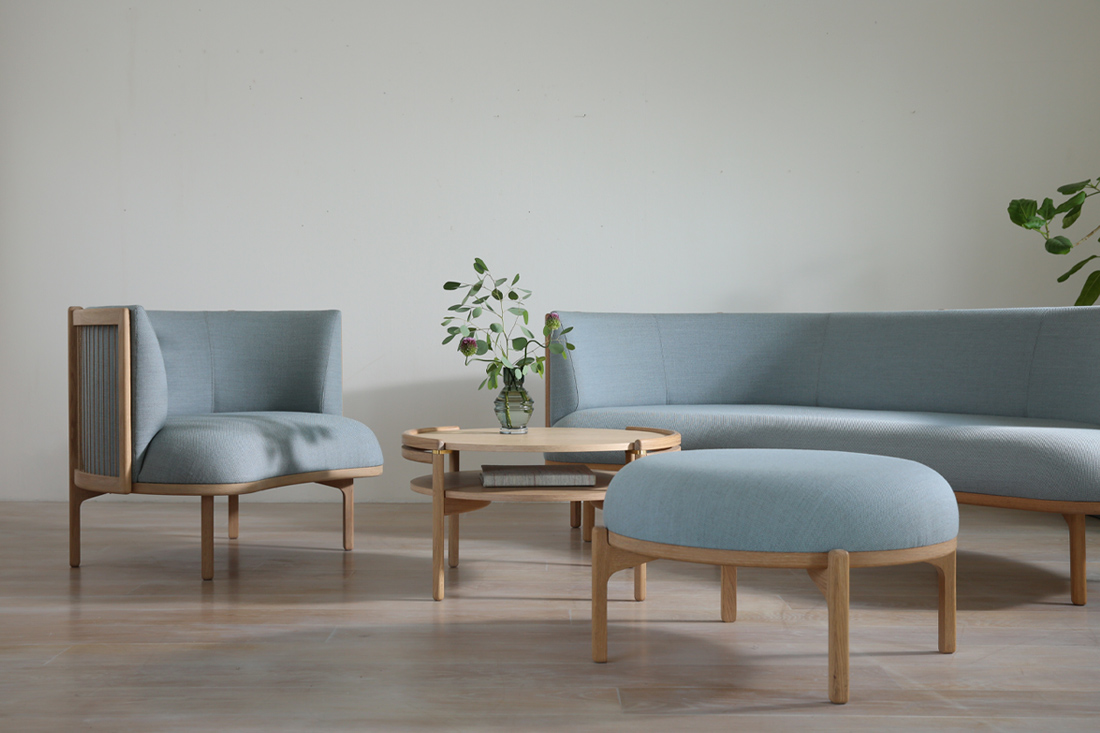 人と空間をつなぐやさしいフォルムRF1903Fサイドウェイフットスツール