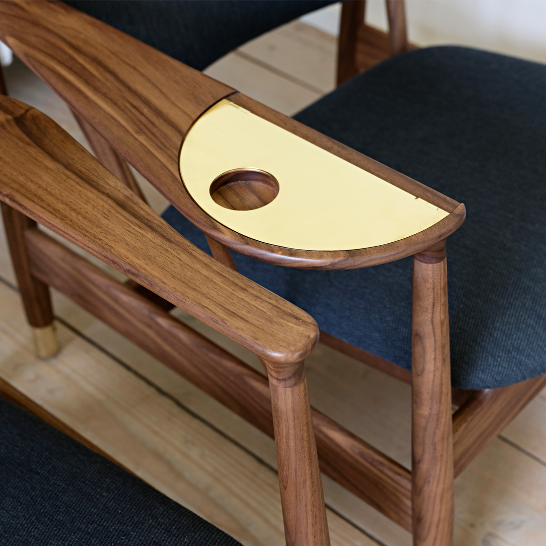 遊び心が光るウィスキーチェア