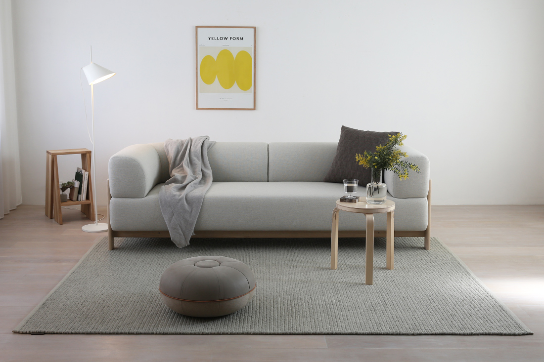 クヴァドラ アラム 180×240cm ベージュ ラグのダイニングスタイリング