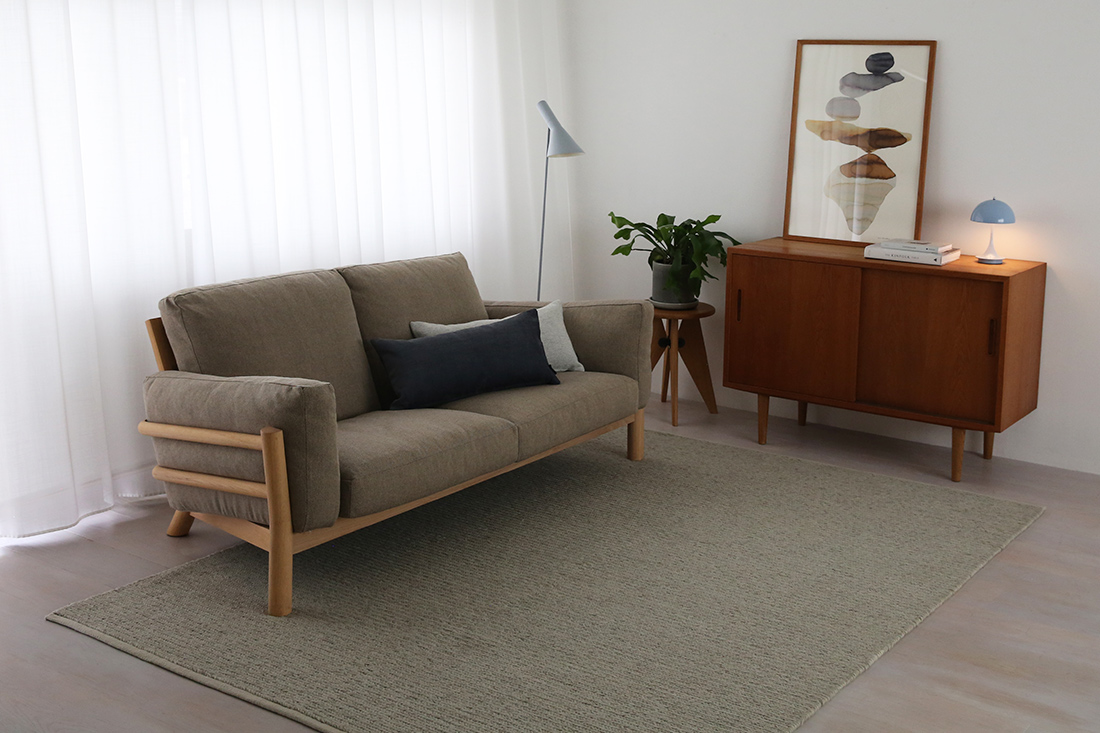 クヴァドラ アラム 180×240cm ベージュ ラグのリビングスタイリング