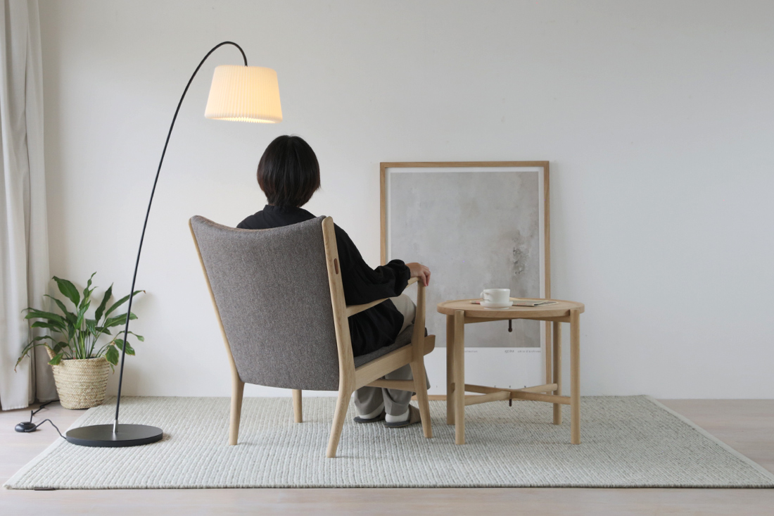 クヴァドラ アラム 180×240cm ベージュ ラグのリビングスタイリング