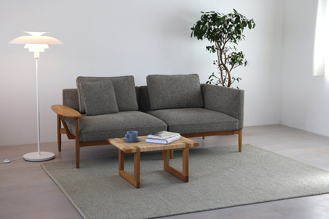 クヴァドラ アラム 180×240cm ベージュ ラグのリビングスタイリング