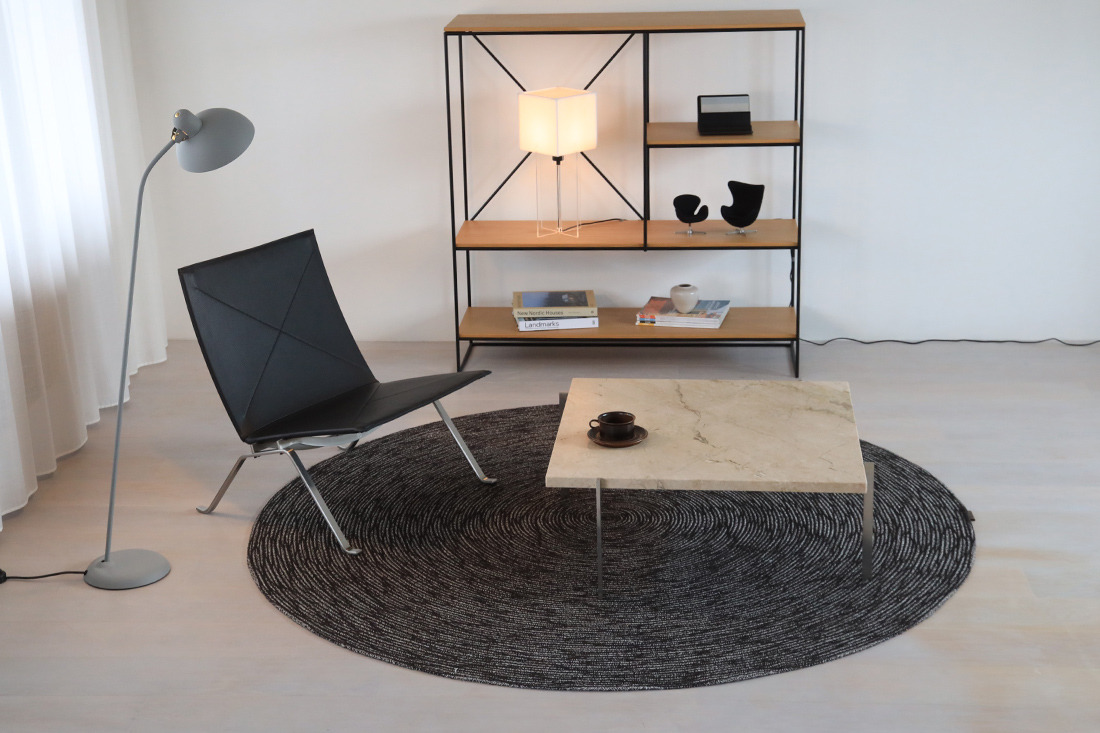 クヴァドラ ブレード ラグとPK22のリビングスタイリング