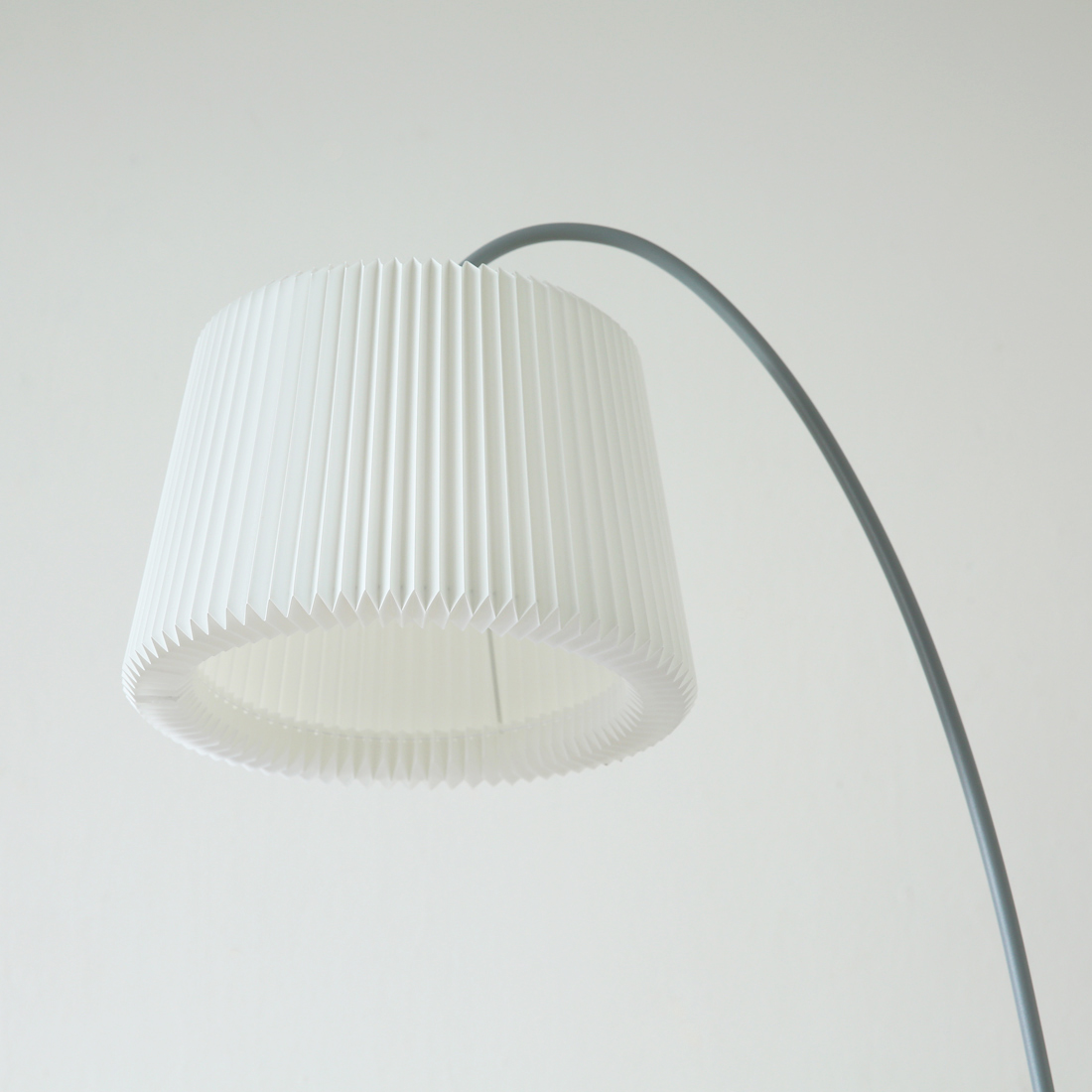 SNOWDROP フロアランプ グレー