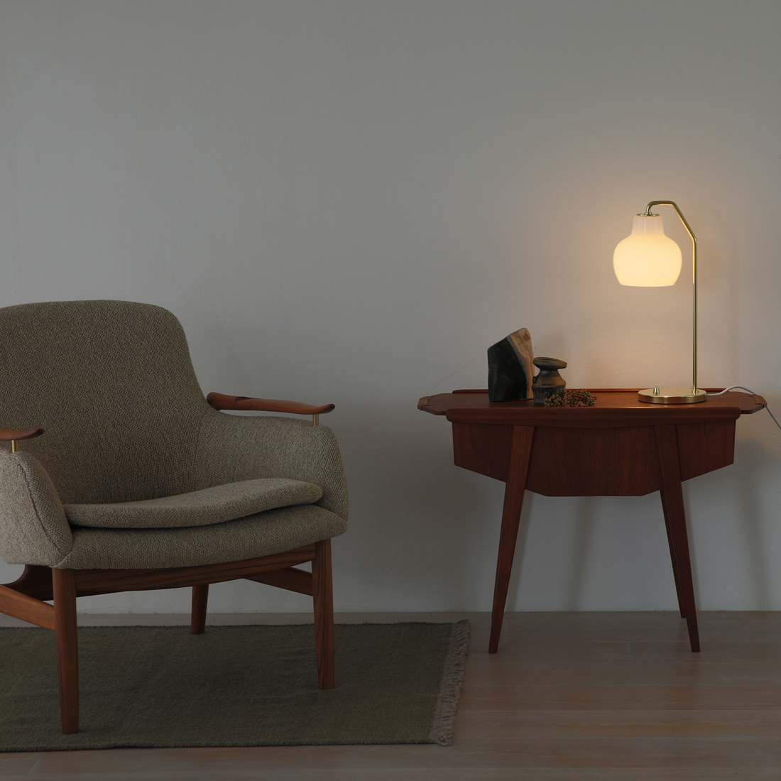 VL Ring Crown Table Lamp