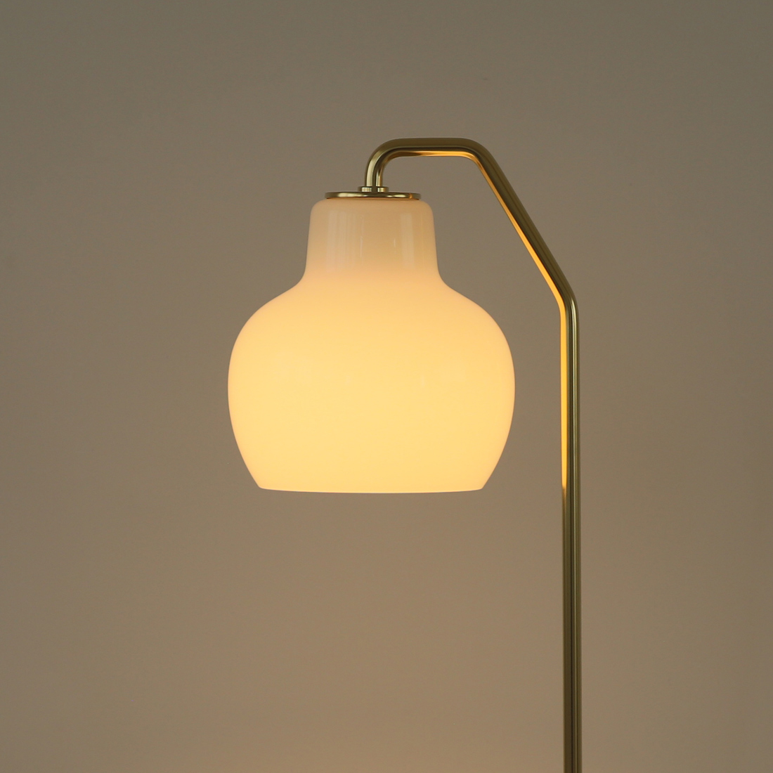 VL Ring Crown Table Lamp