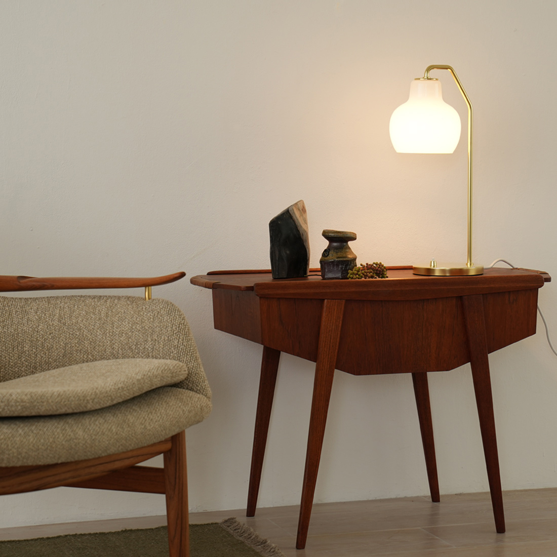 VL Ring Crown Table Lamp