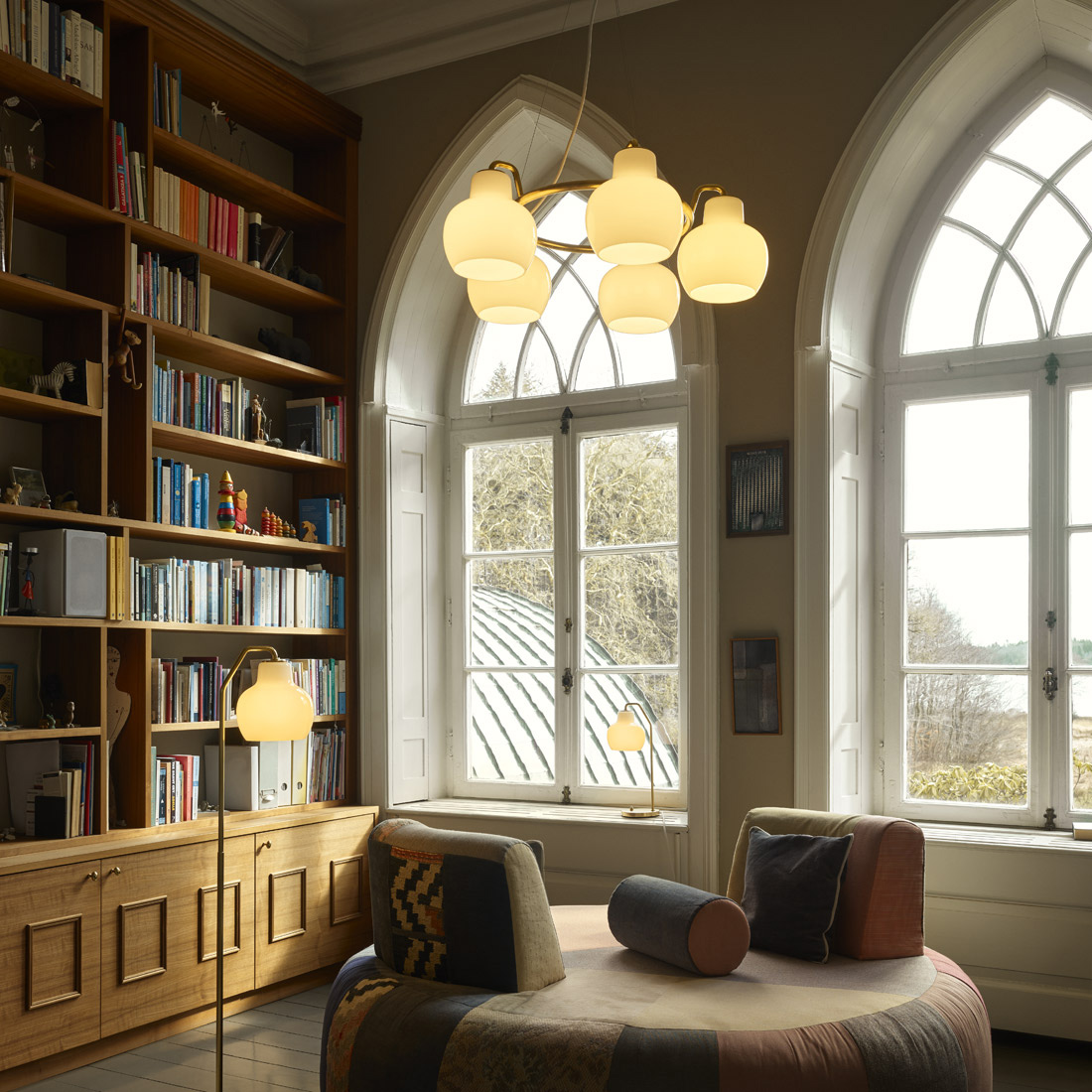 VL Ring Crown Table Lamp