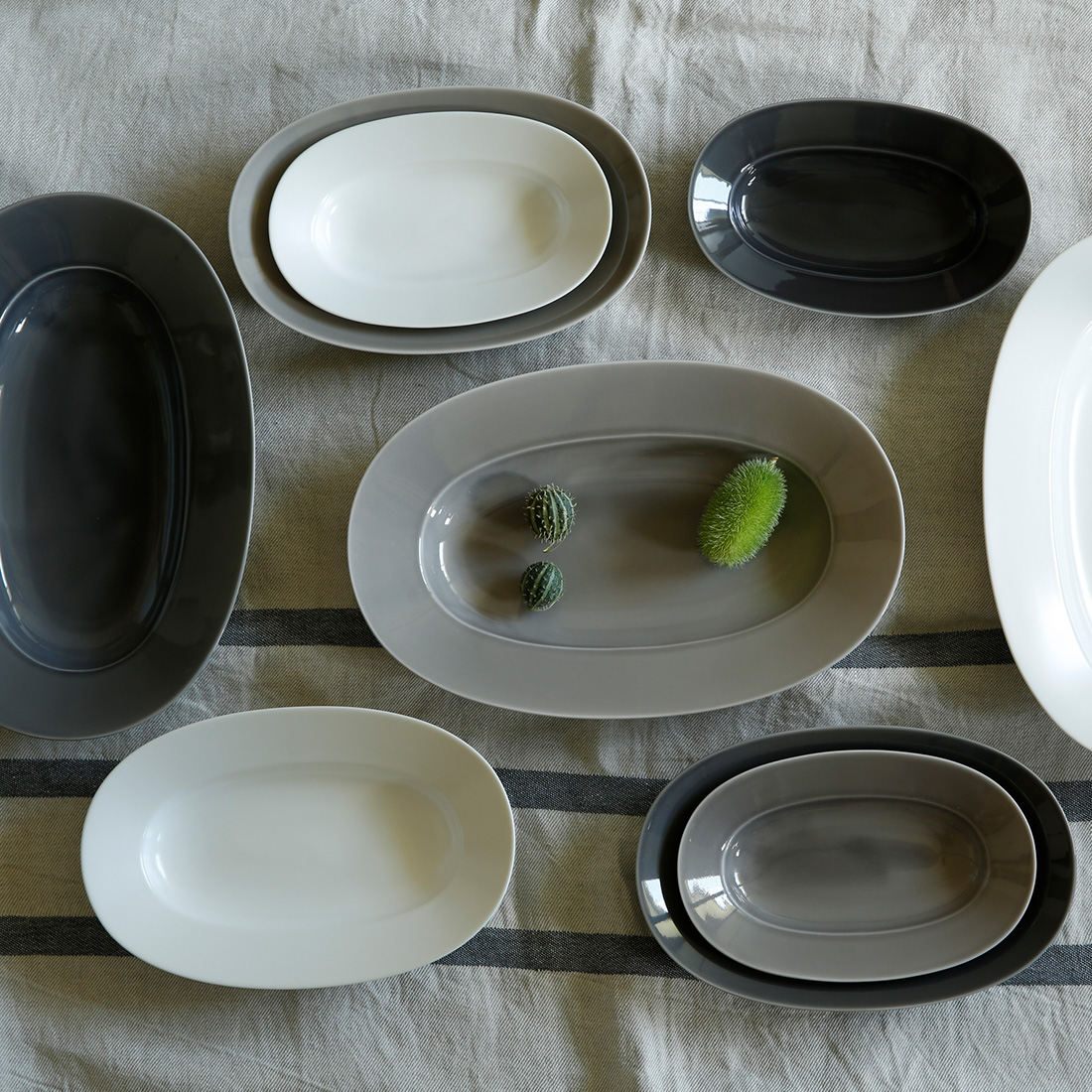 yumiko iihoshi porcelain （イイホシユミコ）/ Oval plate L 