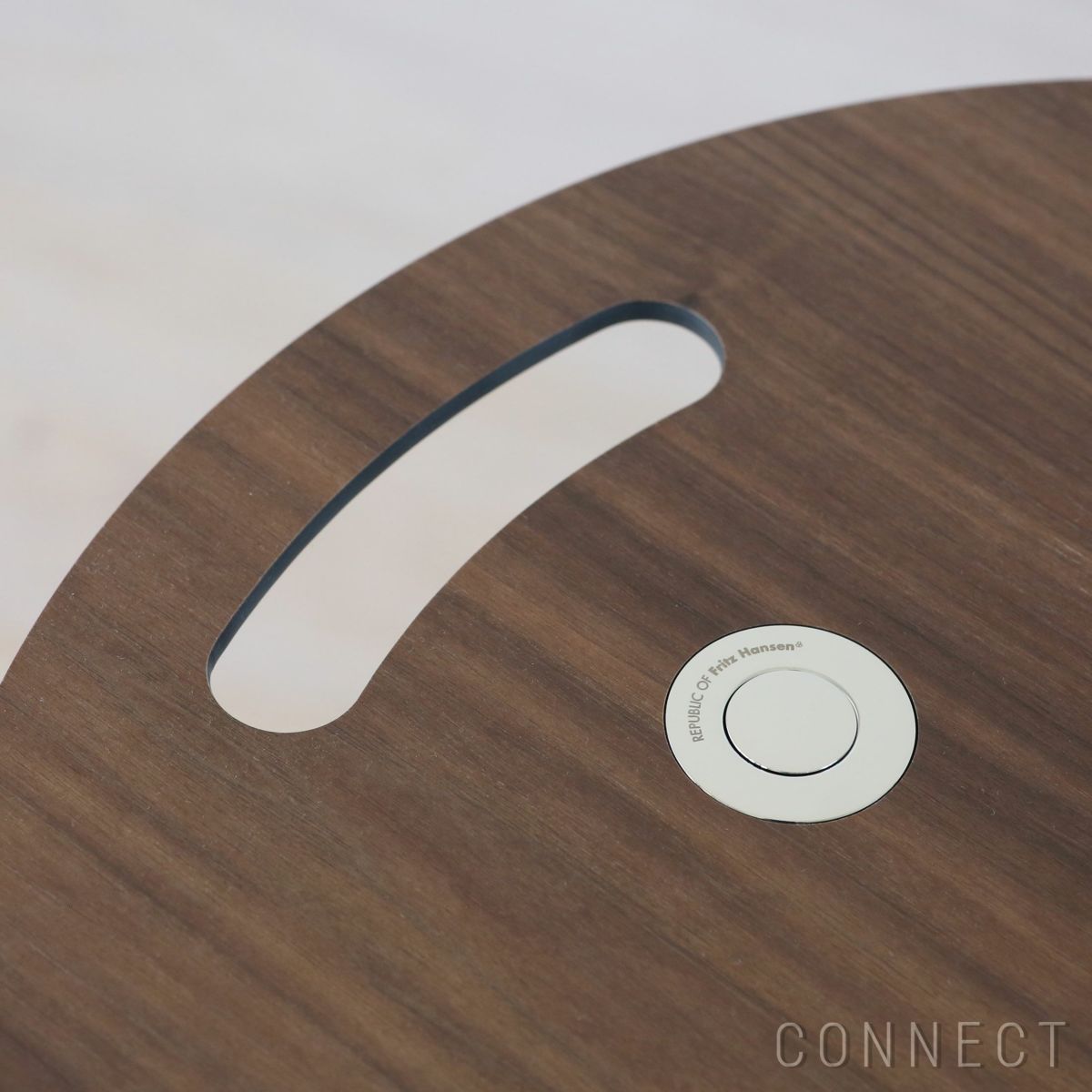 FRITZ HANSEN（フリッツ・ハンセン） / Little Friend（リトルフレンド） / KS11（丸天板・昇降式） / ウォルナット / ベース（ポリッシュ仕上げ） / サイドテーブル