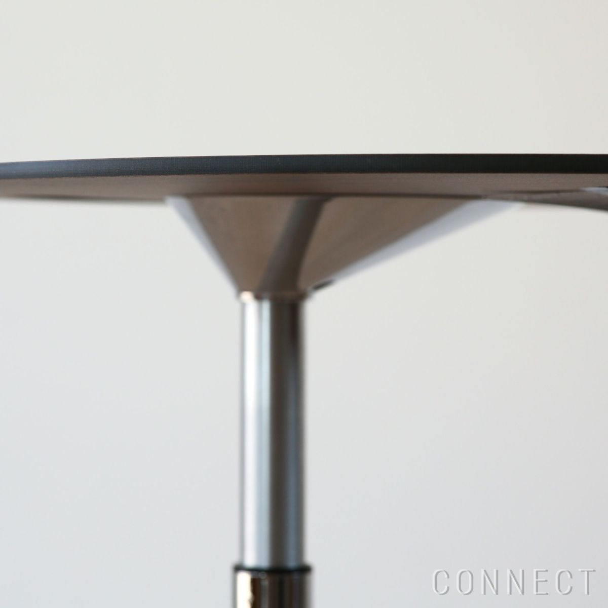 FRITZ HANSEN（フリッツ・ハンセン） / Little Friend（リトルフレンド） / KS11（丸天板・昇降式） / ウォルナット / ベース（ポリッシュ仕上げ） / サイドテーブル