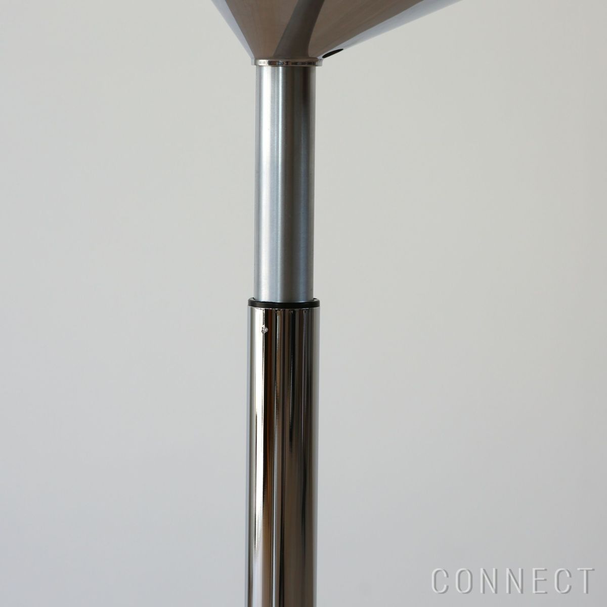 FRITZ HANSEN（フリッツ・ハンセン） / Little Friend（リトルフレンド） / KS11（丸天板・昇降式） / ウォルナット / ベース（ポリッシュ仕上げ） / サイドテーブル