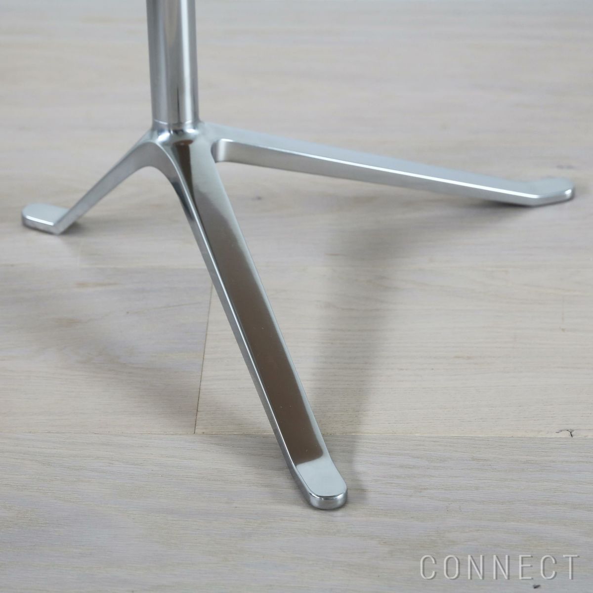 FRITZ HANSEN（フリッツ・ハンセン） / Little Friend（リトルフレンド） / KS11（丸天板・昇降式）/ オーク / ベース（ポリッシュ仕上げ） / サイドテーブル