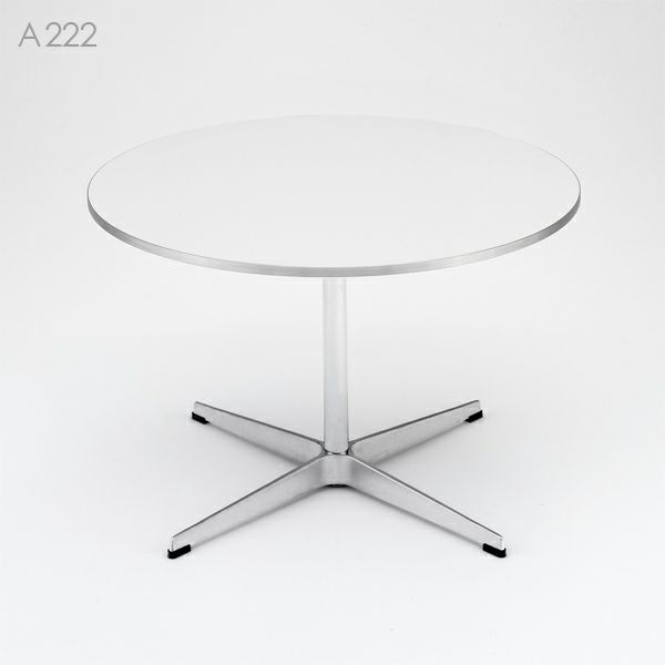 ア*イ様 Fritz Hansen ホワイト円形テーブル ア*イ様 Fritz Hansen ホワイト円形テーブル ア*イ様 Fritz Hansen