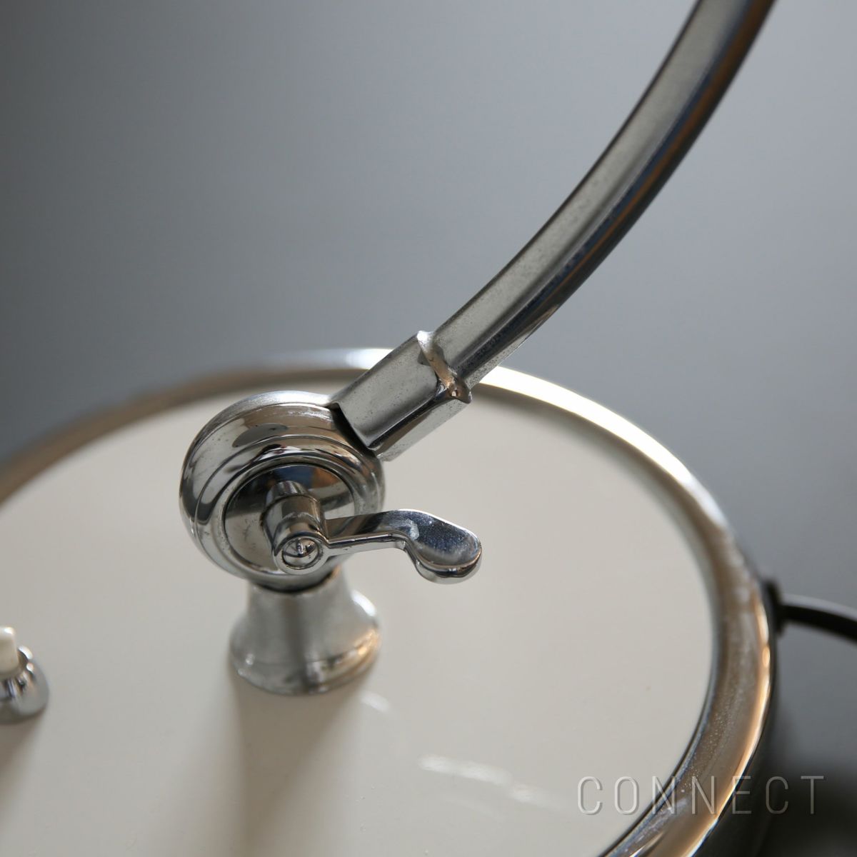 Fritz Hansen(フリッツ ハンセン)　KAISER IDELL(カイザー・イデル）　　　Luxus テーブルランプ・デスクスタンド ホワイト