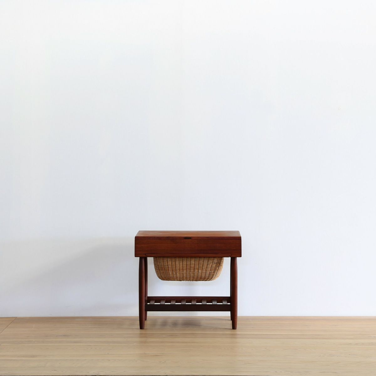 ソーイングテーブル / Ejvind A. Johansson（アイヴァン・A・ヨハンソン）（vd1909-85） 【北欧ヴィンテージ】