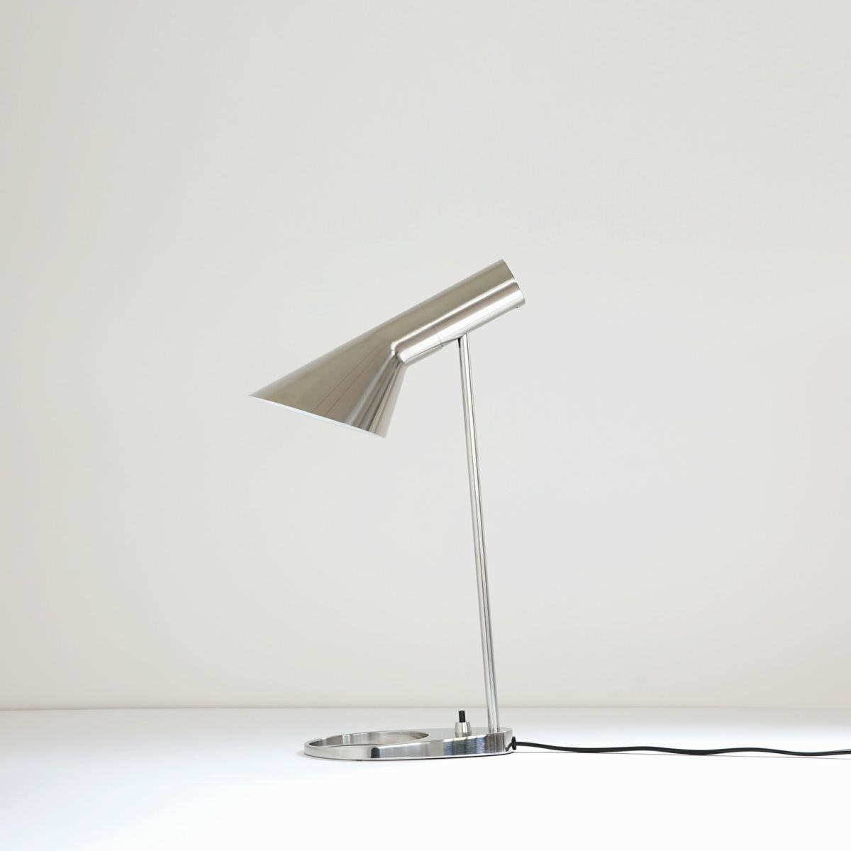 Louis Poulsen(ルイスポールセン) / AJ Mini Table（AJ ミニ テーブル） ポリッシュステンレス