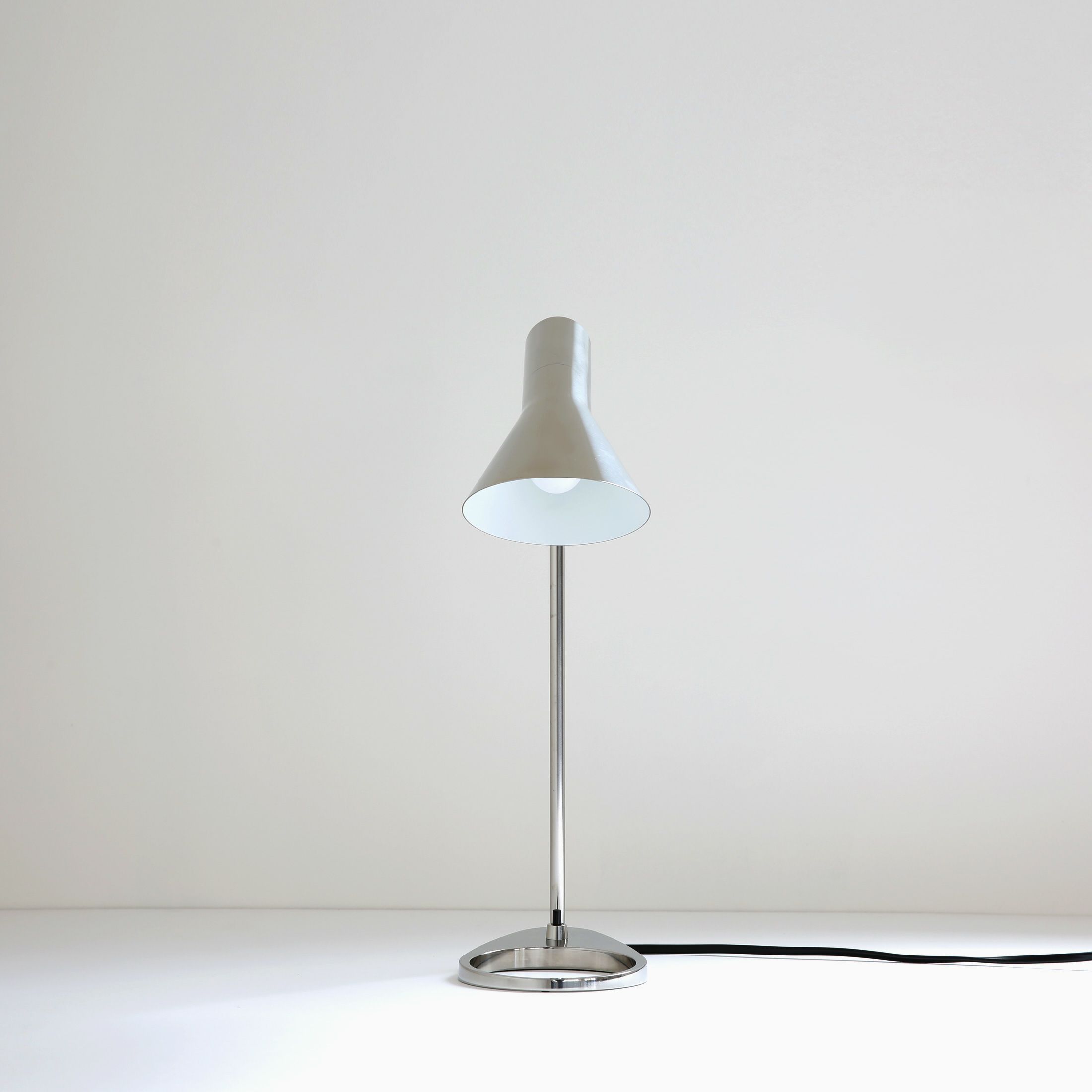 Louis Poulsen(ルイスポールセン) / AJ Mini Table（AJ ミニ テーブル） ポリッシュステンレス