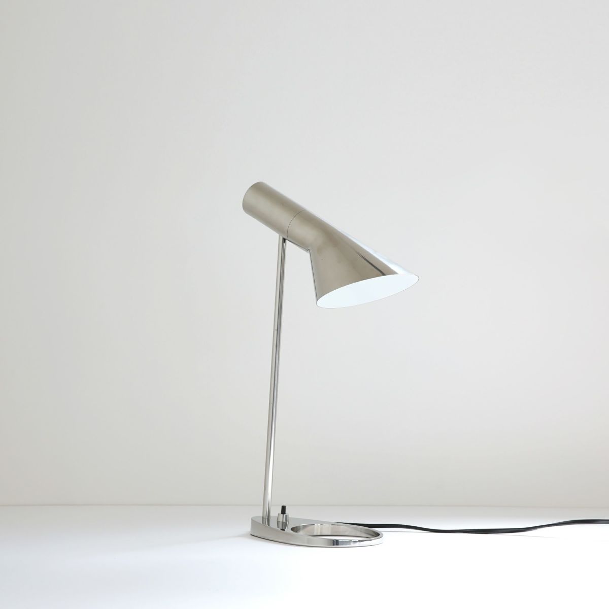 Louis Poulsen(ルイスポールセン) / AJ Mini Table（AJ ミニ テーブル） ポリッシュステンレス