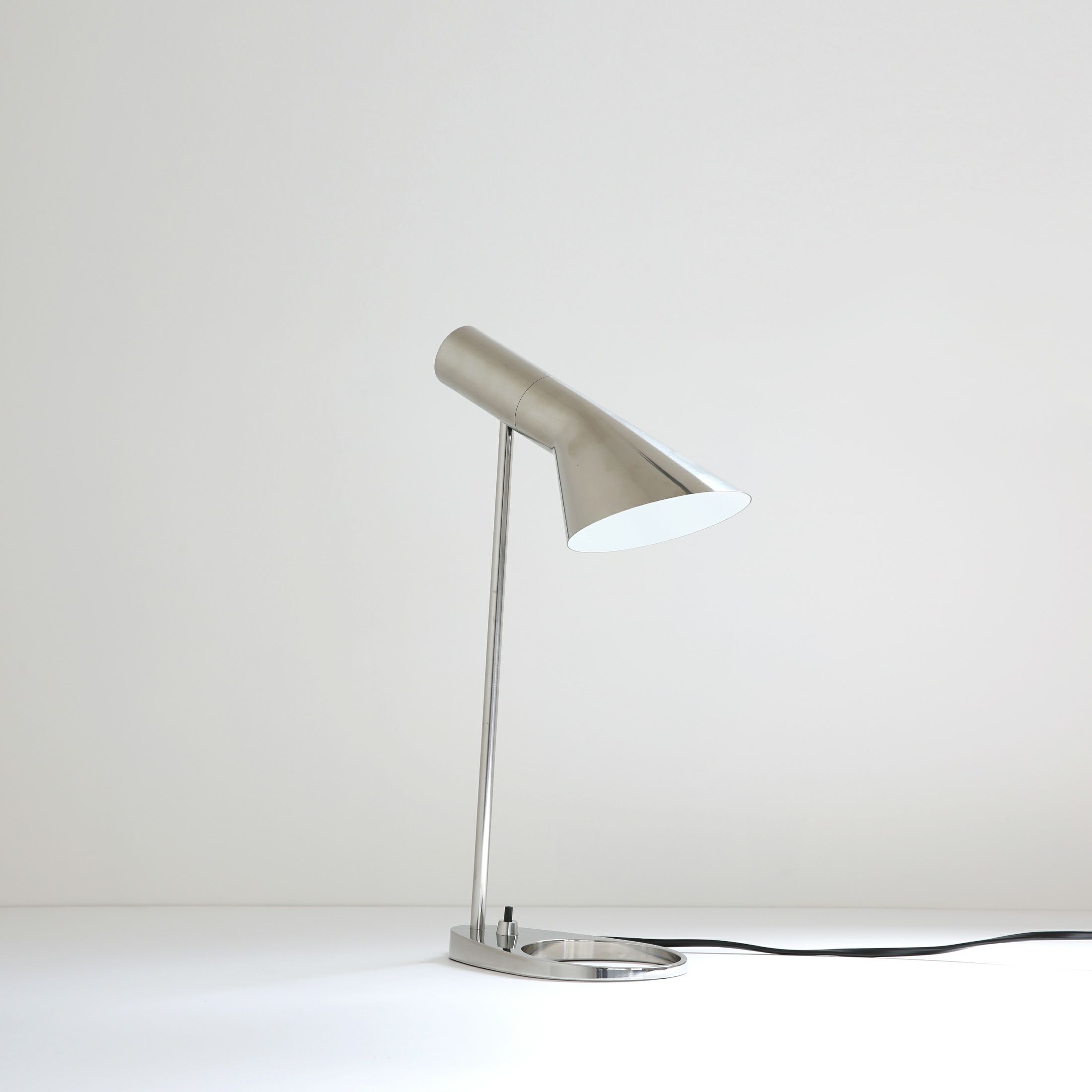 Louis Poulsen(ルイスポールセン) / AJ Mini Table（AJ ミニ テーブル） ポリッシュステンレス