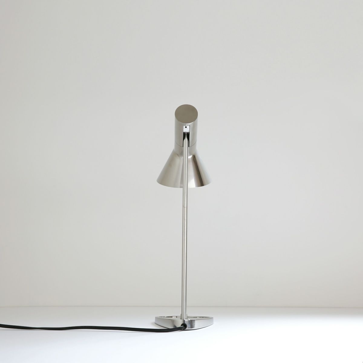 Louis Poulsen(ルイスポールセン) / AJ Mini Table（AJ ミニ テーブル） ポリッシュステンレス