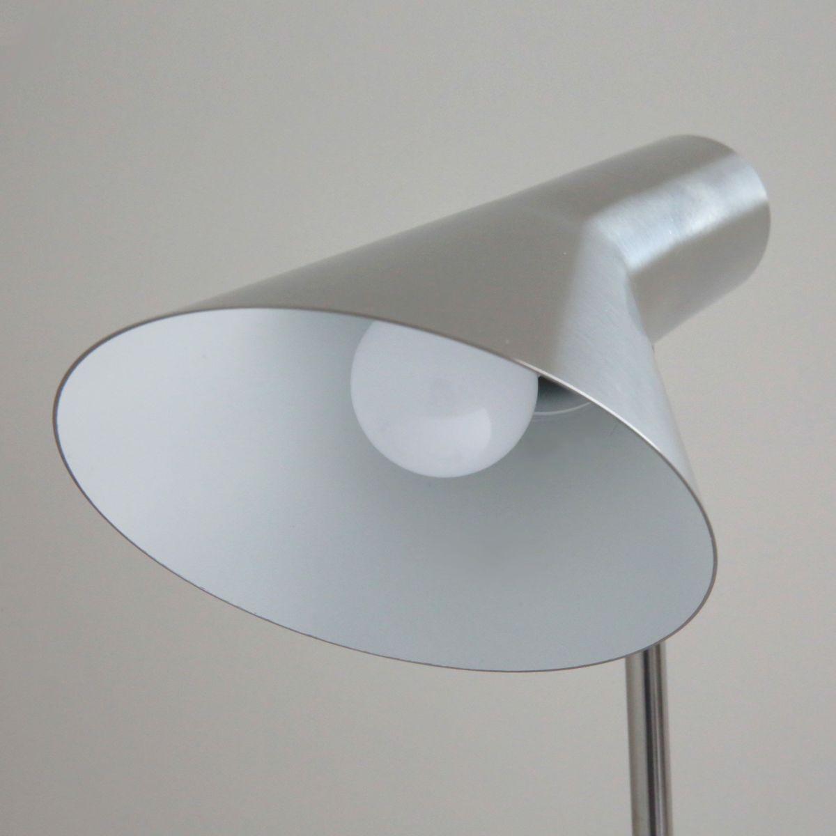 Louis Poulsen(ルイスポールセン) / AJ Mini Table（AJ ミニ テーブル） ポリッシュステンレス