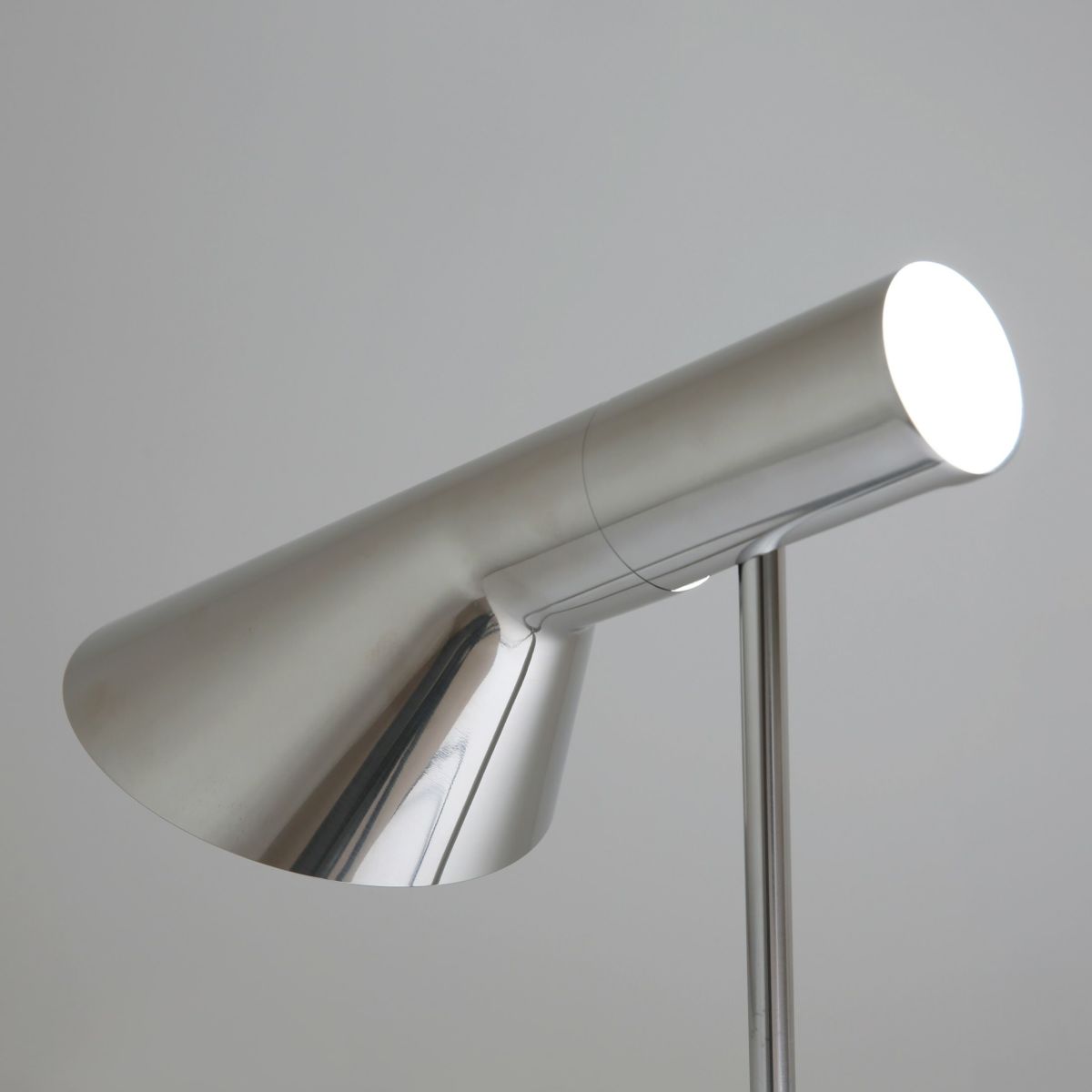 Louis Poulsen(ルイスポールセン) / AJ Mini Table（AJ ミニ テーブル） ポリッシュステンレス