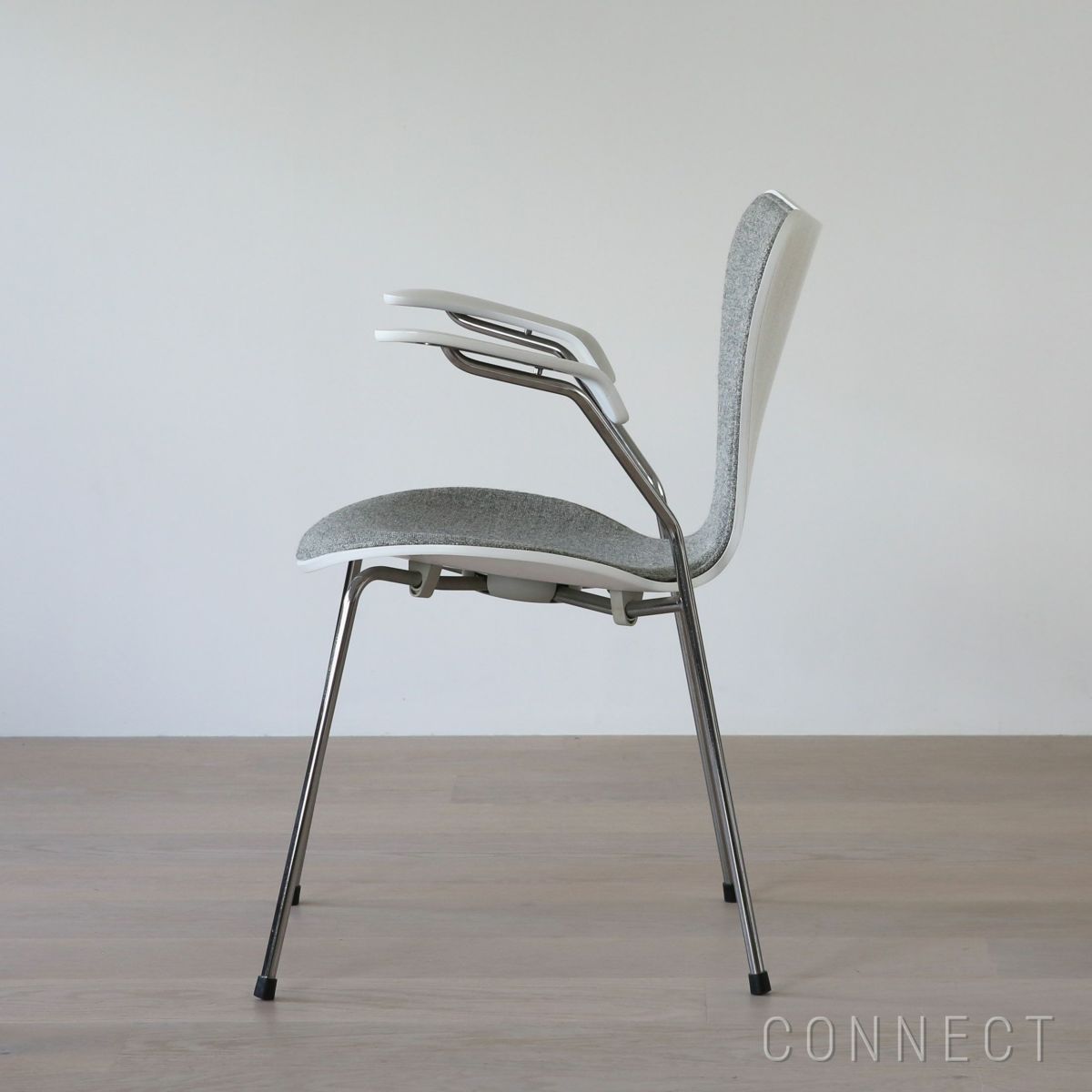 FRITZ HANSEN(フリッツ・ハンセン)/ SERIES 7（セブンチェア） / アームチェア / カラードアッシュ　ホワイト / フロントパディング　Hallingdal 130