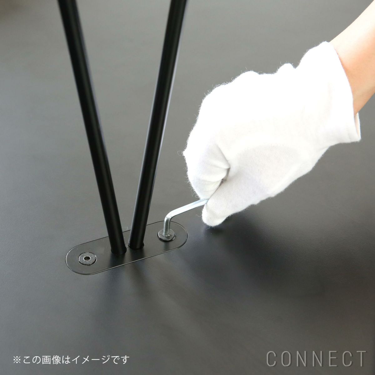 CARL HANSEN & SON（カール・ハンセン＆サン） / E020 EMBRACE TABLE / オーク材・オイル仕上げ・ブラックラミネート・ステンレス脚 φ79.5cm / テーブル 