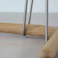 CARL HANSEN & SON（カール・ハンセン＆サン） / E020 EMBRACE TABLE / オーク材・ホワイトオイル仕上げ・ホワイトラミネート・ステンレス脚 φ79.5cm / テーブル