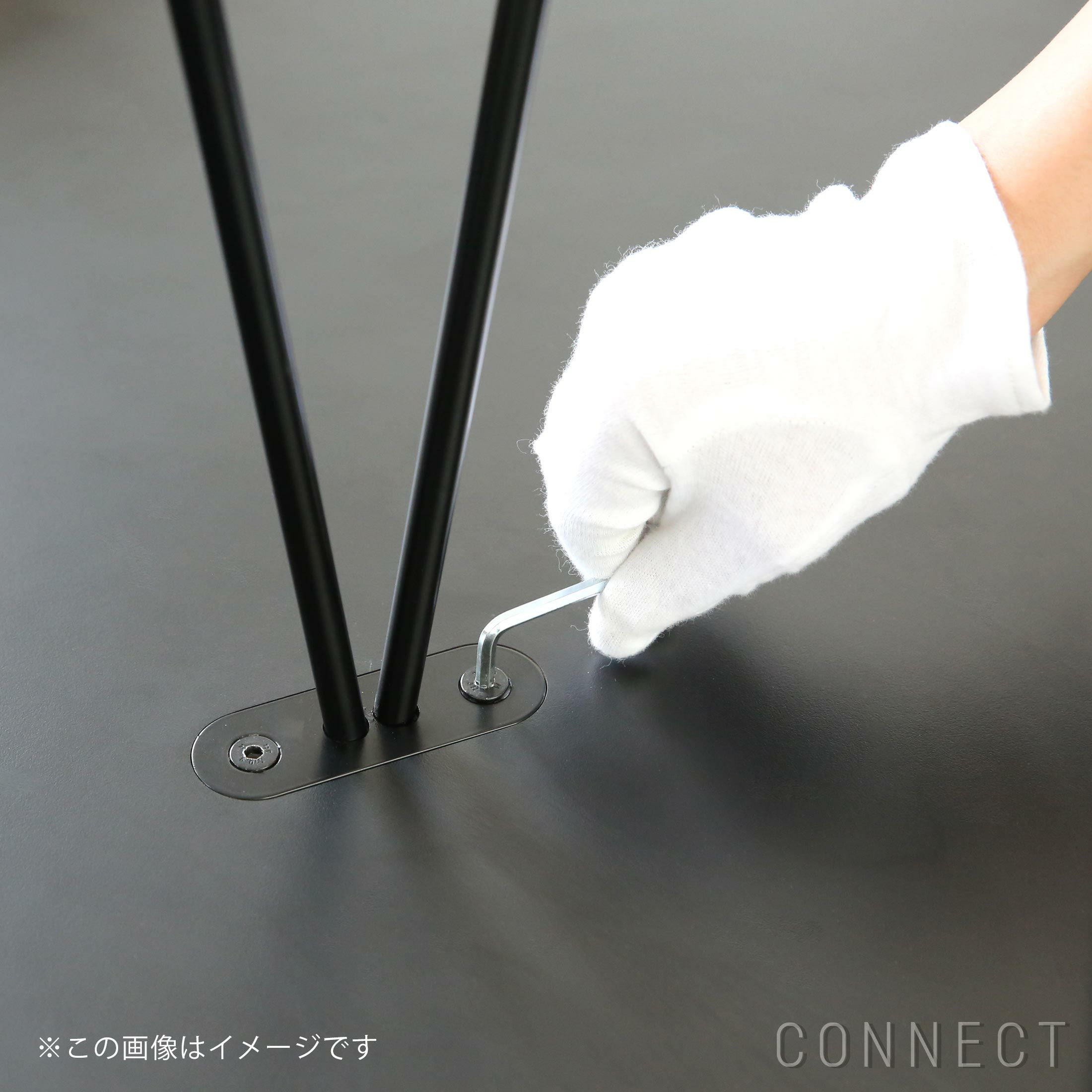 CARL HANSEN & SON（カール・ハンセン＆サン） / E020 EMBRACE TABLE / オーク材・オイル仕上げ・ホワイトラミネート・ステンレス脚 φ79.5cm / テーブル
