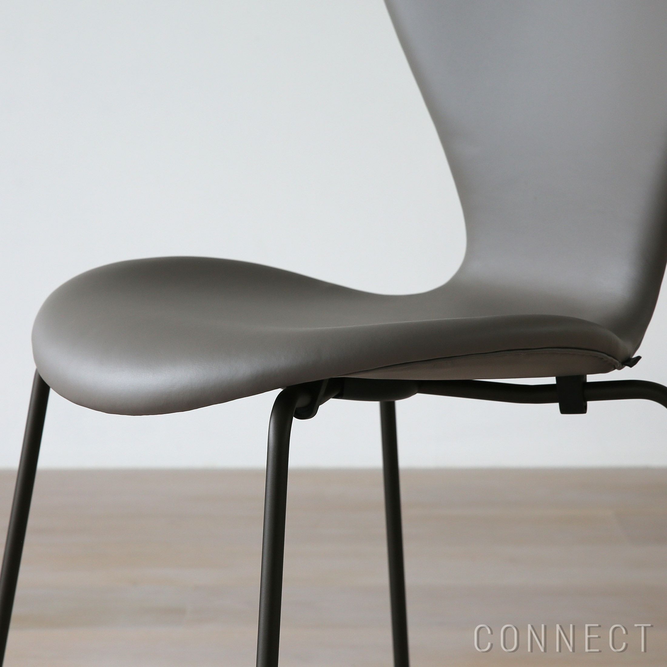 FRITZ HANSEN（フリッツ・ハンセン） / SERIES 7（セブンチェア） / Essential Leather（エッセンシャルレザー） / ラヴァ / フルパディング / エッセンシャルレザーキャンペーン