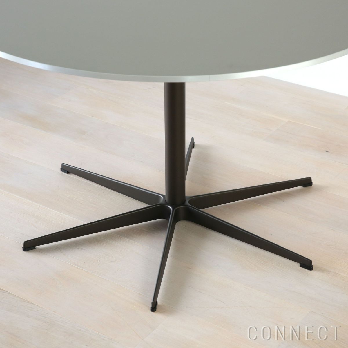 FRITZ HANSEN（フリッツ・ハンセン） / TABLE SERIES（テーブルシリーズ）A825 / 円テーブル / グレー / ブラウンブロンズ脚 / Ø120cm