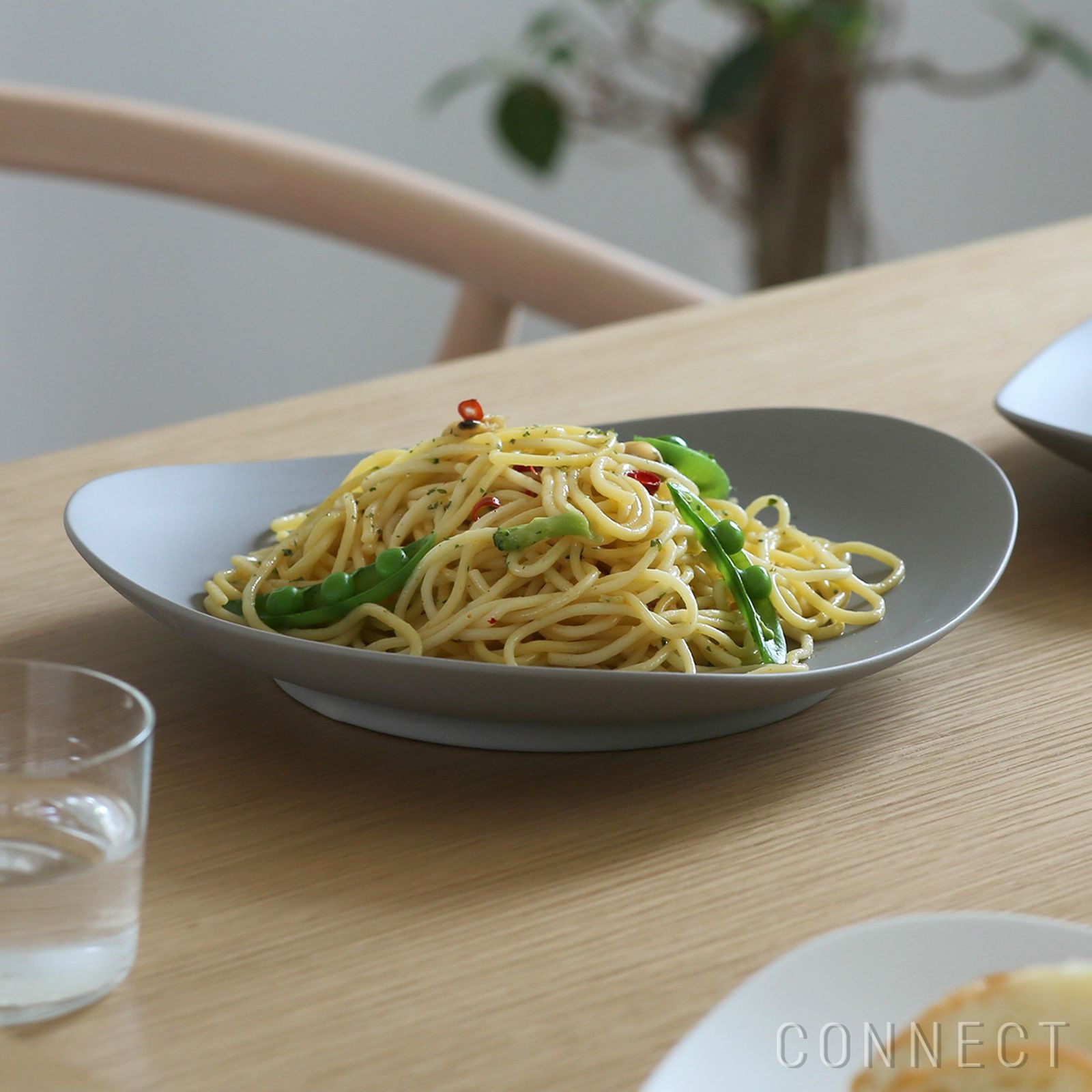 SHIONARI（シオナリ）yumiko iihoshi porcelain （イイホシユミコ） 器