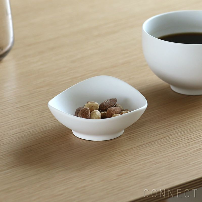 yumiko iihoshi porcelain （イイホシユミコ） / SHIONARI（シオナリ） / almond dish（アーモンドディッシュ） / ホワイト