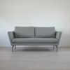 Vitra（ヴィトラ） / Suita Sofa 2-Seater back cushion Classic（ スイタ ソファ 2シーター, バック クッション クラシック ）トレー付き / F120 Credo  /ベーシックダーク脚・パウダーコート仕上げ