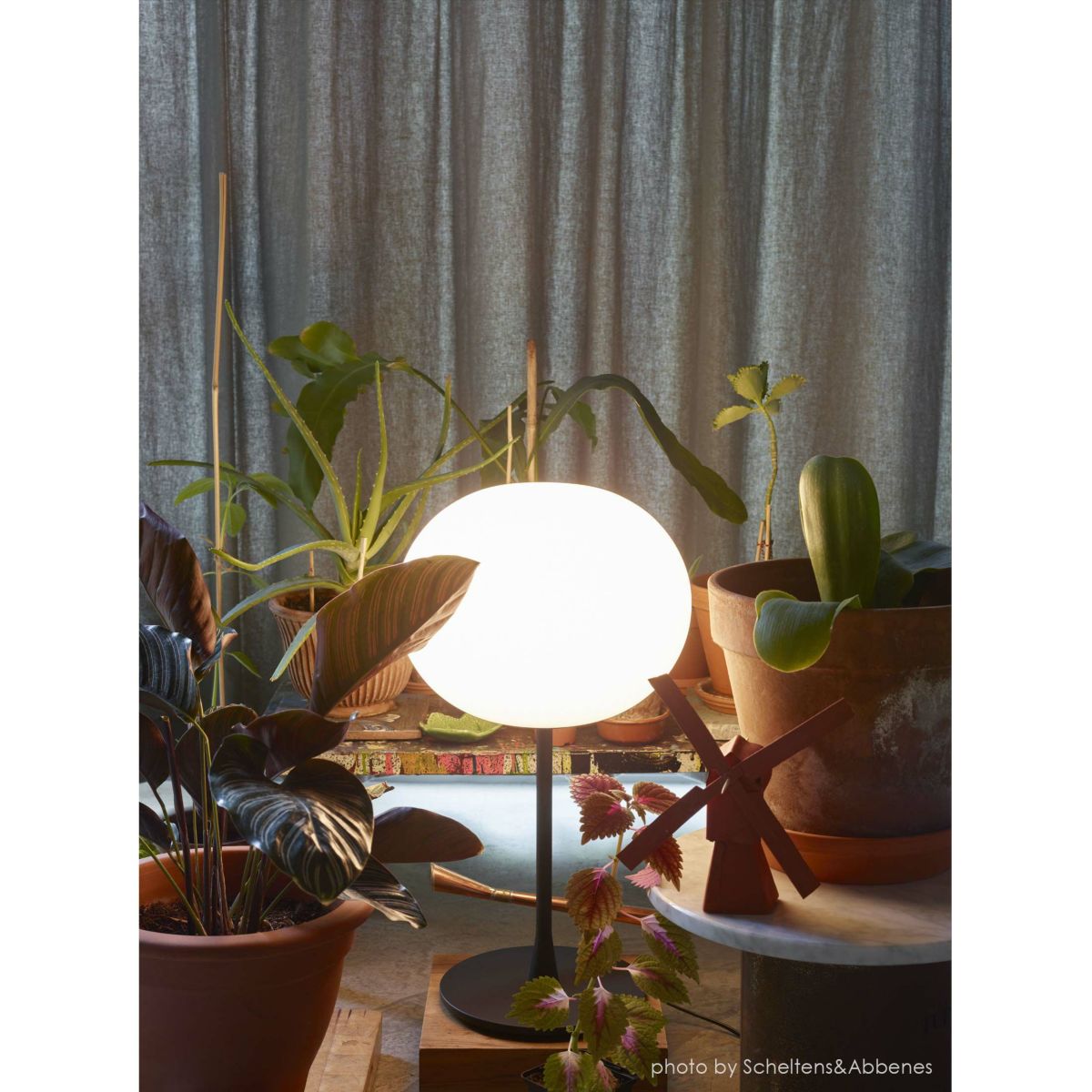 FLOS（フロス） / GLO-BALL T1（グロボールT1） / 全2色 / テーブルランプ