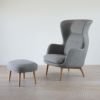 FRITZ HANSEN（フリッツ・ハンセン） / RO FOOT STOOL（ロオチェア用フットスツール） / ウッドレッグ / Sunniva 242（スニバ）グレー