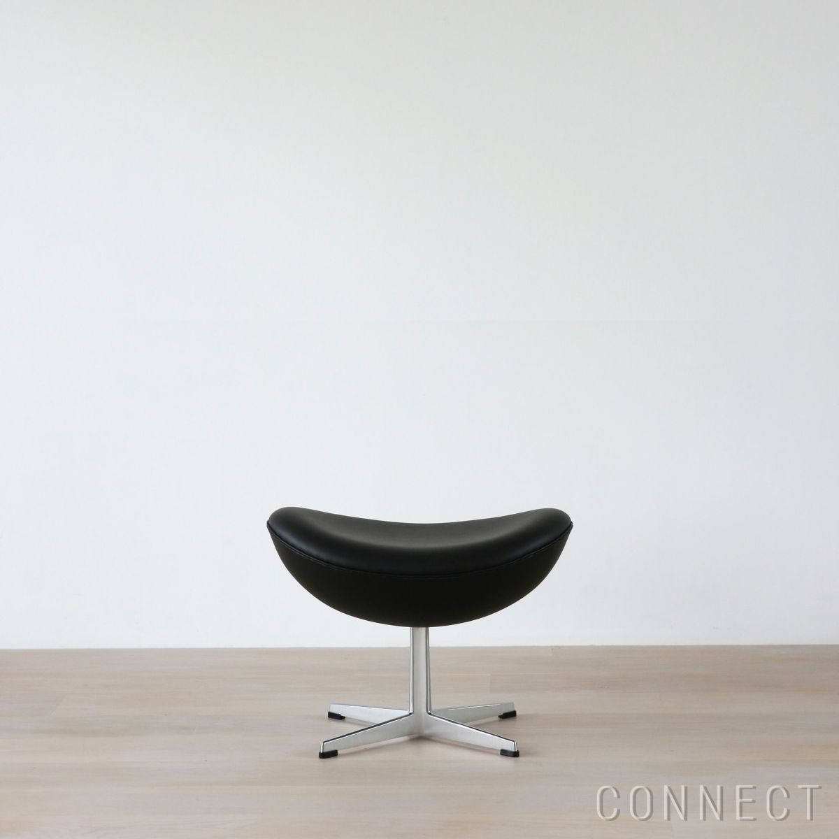 FRITZ HANSEN（フリッツ・ハンセン） / EGG FOOT STOOL（エッグチェア用フットスツール） / ラウンジチェア / Essential Leather（エッセンシャルレザー） / ブラック