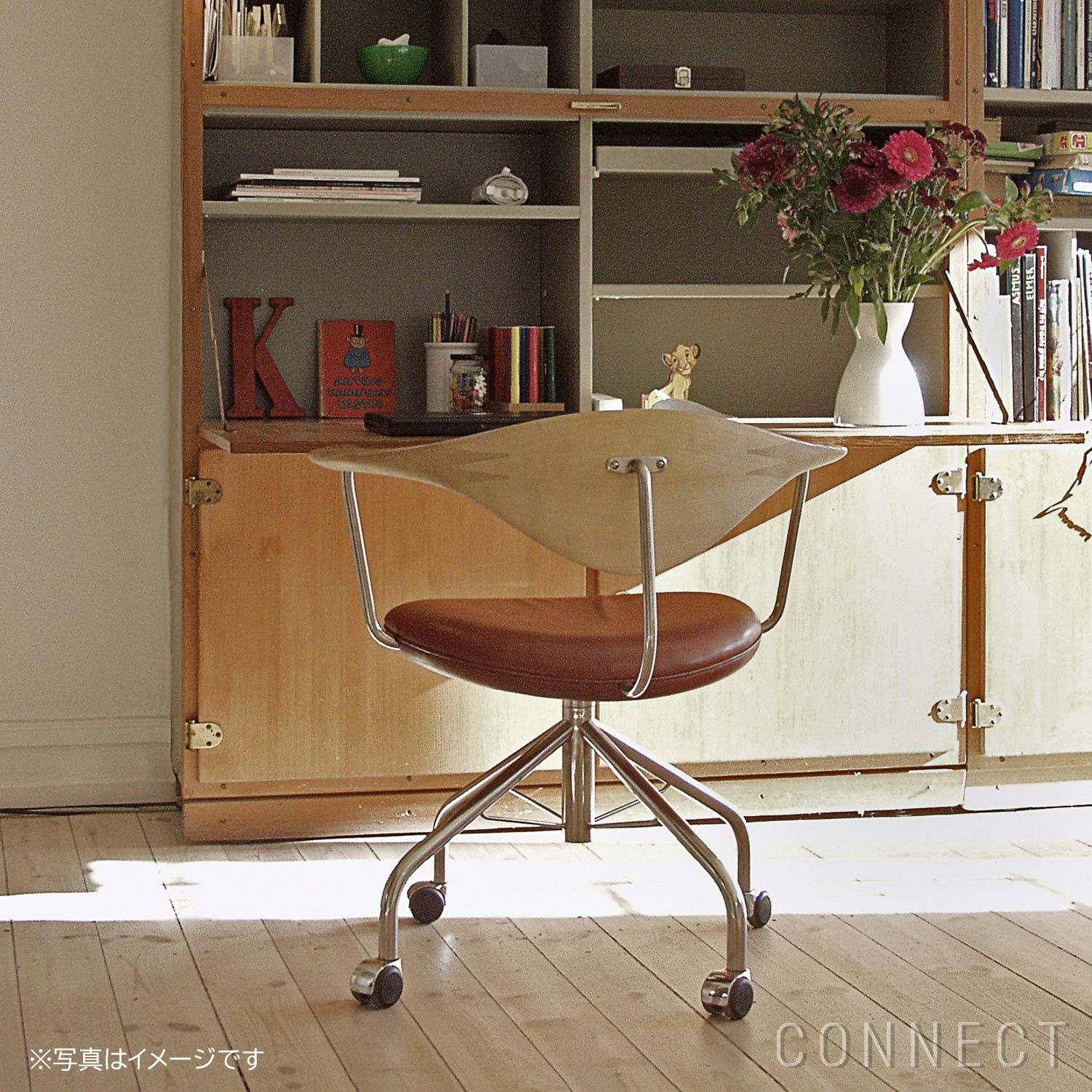 PP Mobler（PPモブラー） / PP502 Swivel Chair（スイヴェルチェア） / オーク材・ソープ仕上げ / スタンダードレザー / ブラック