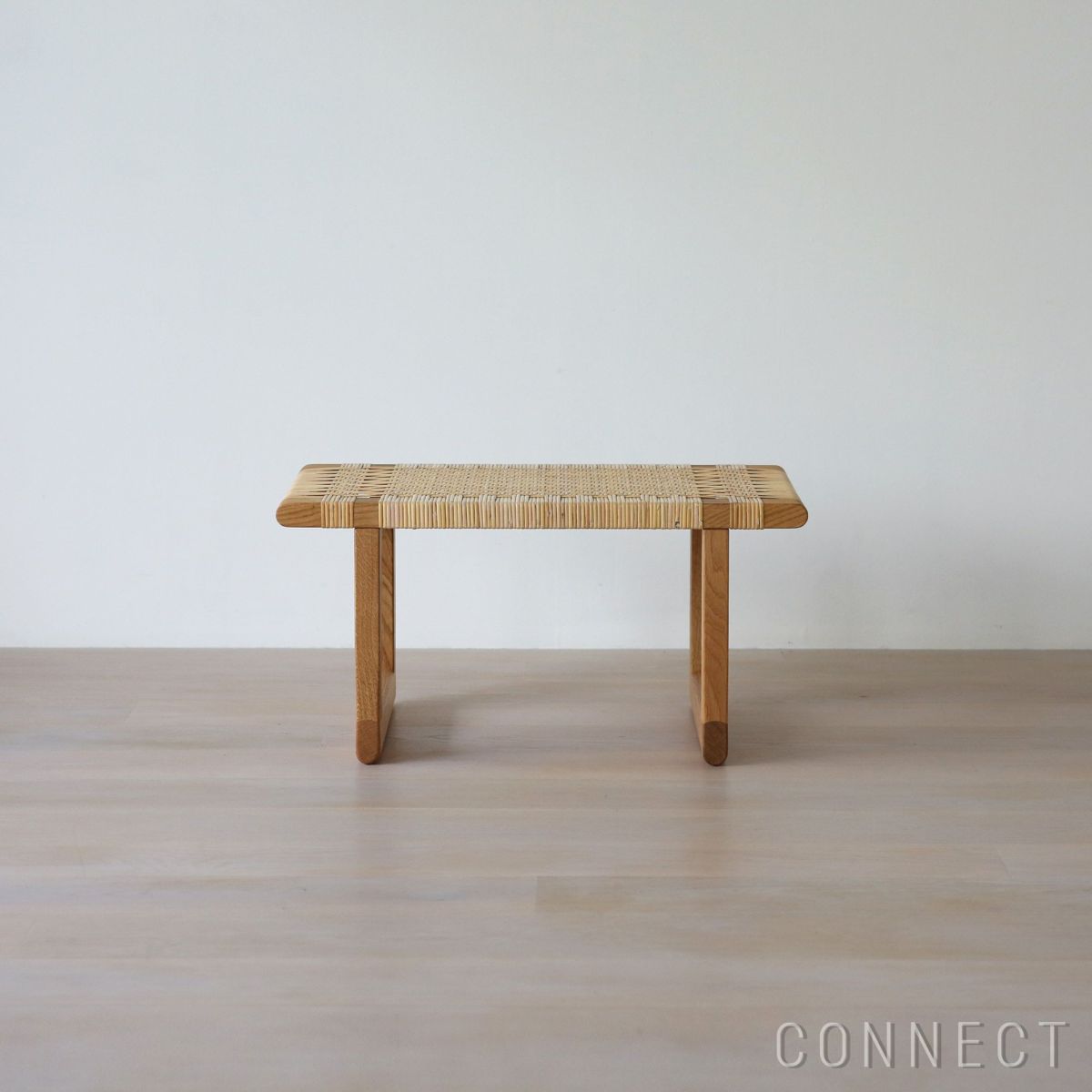 CARL HANSEN & SON（カール・ハンセン＆サン） / BM0488S / オーク材・オイル仕上げ・籐張り（ラタン） / サイドテーブル