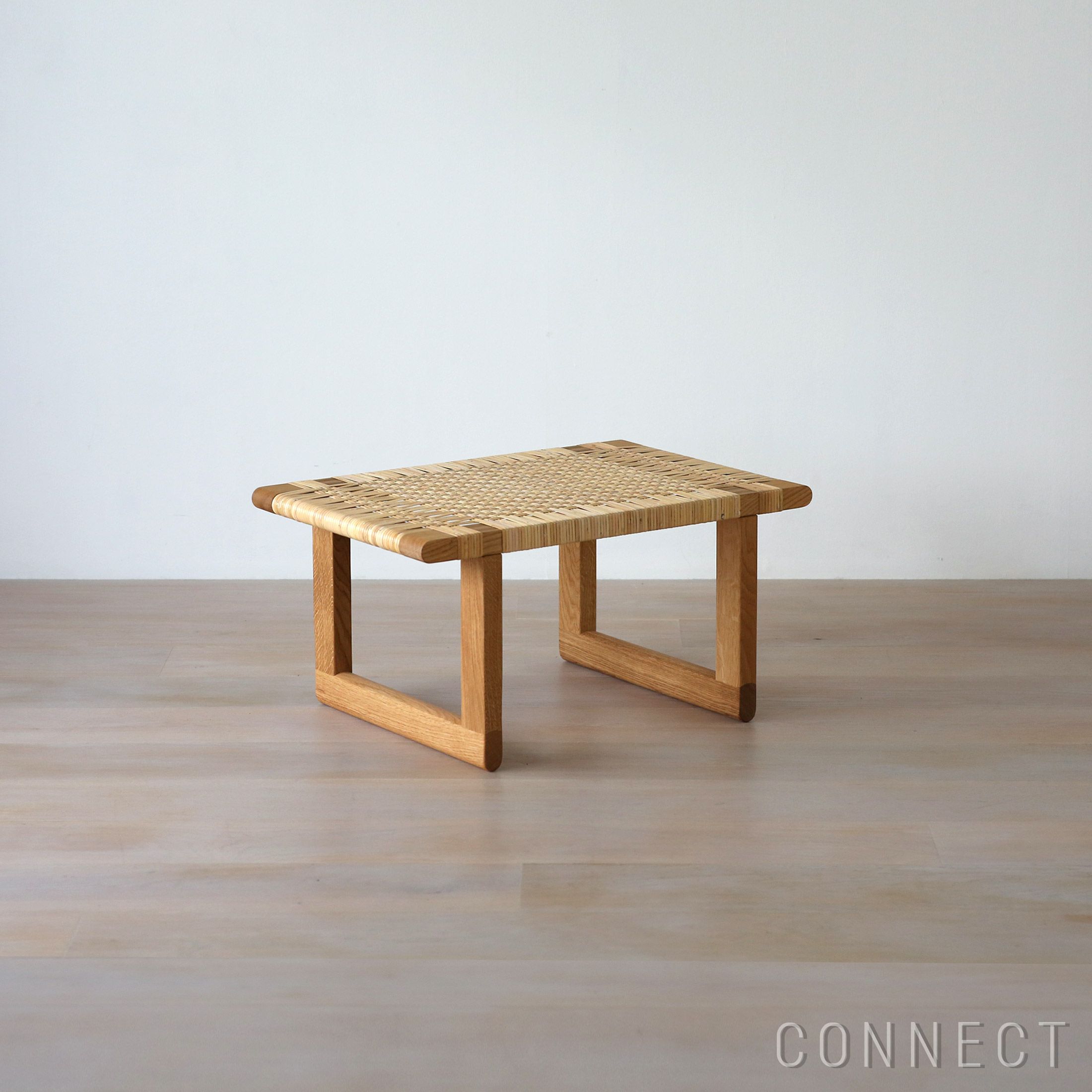 CARL HANSEN & SON（カール・ハンセン＆サン） / BM0488S / オーク材・オイル仕上げ・籐張り（ラタン） / サイドテーブル
