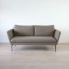 Vitra（ヴィトラ） / Suita Sofa 2-Seater back cushion Classic（ スイタ ソファ 2シーター バック クッション クラシック）トレー付き / Dumet 17 sand melange / ベーシックダーク脚・パウダーコート仕上げ