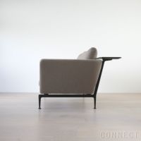 Vitra（ヴィトラ） / Suita Sofa 2-Seater back cushion Classic（ スイタ ソファ 2シーター バック クッション クラシック）トレー付き / Dumet 17 sand melange / ベーシックダーク脚・パウダーコート仕上げ