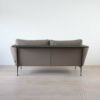 Vitra（ヴィトラ） / Suita Sofa 2-Seater back cushion Classic（ スイタ ソファ 2シーター バック クッション クラシック）トレー付き / Dumet 17 sand melange / ベーシックダーク脚・パウダーコート仕上げ