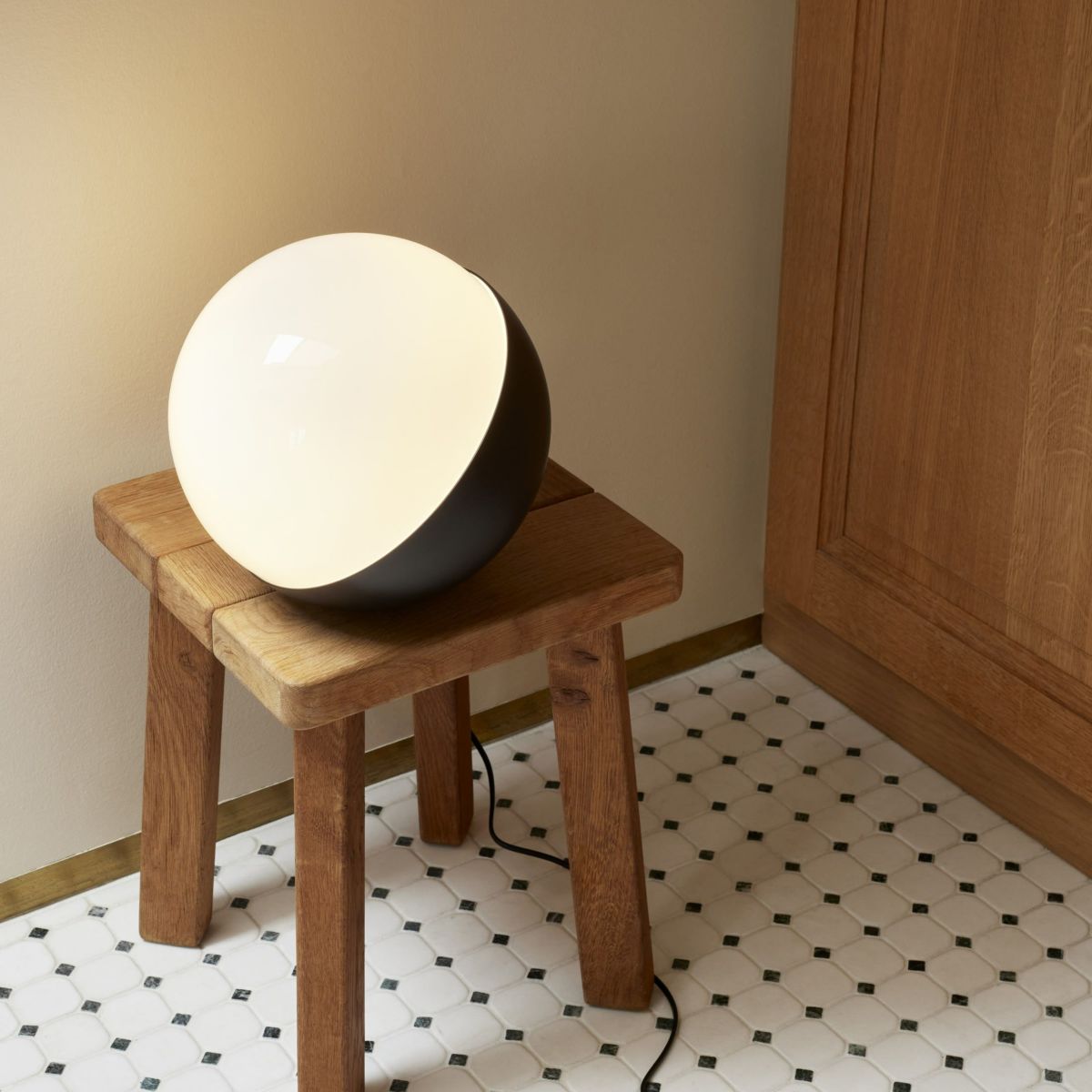 Louis Poulsen（ルイスポールセン） / VL Studio（ステュディオ） テーブル / フロア 320 / ブラック