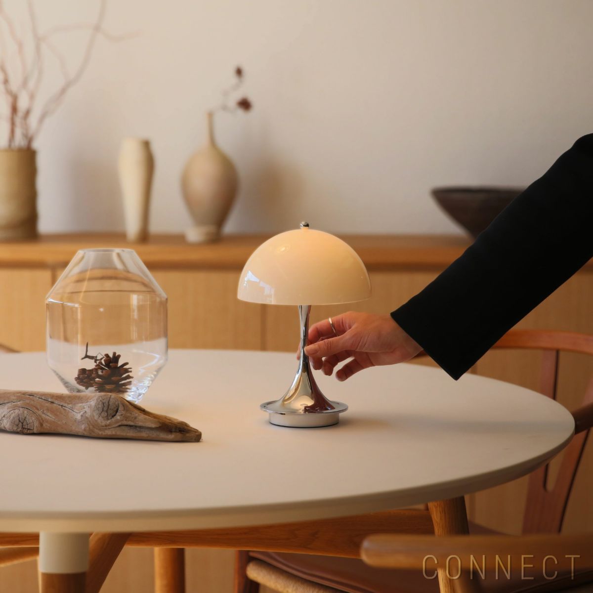 Louis Poulsen（ルイスポールセン） / Panthella 160 Portable V3（パンテラ 160 ポータブル） / オパール×クローム / 全2色 / テーブルランプ