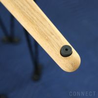 CARL HANSEN & SON （カール・ハンセン＆サン） E020 / EMBRACE TABLE / オーク材・ソープ仕上げ・ブラックラミネート・ブラック脚 / φ110cm / ダイニングテーブル