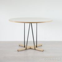 CARL HANSEN & SON （カール・ハンセン＆サン） E020 / EMBRACE TABLE / オーク材・ソープ仕上げ・ホワイトラミネート・ブラック脚 / φ110cm / ダイニングテーブル